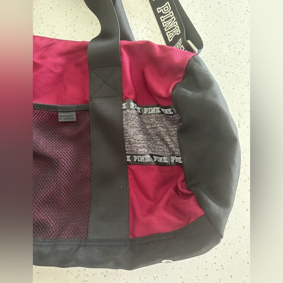Victoria Secret Pink gym bag. - Picture 8 of 8